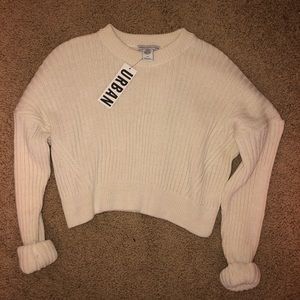 Urban Outfitters cropped sweater !